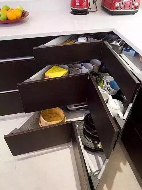 给大家推荐一款橱柜设计,自带高级感的橱柜这样设计