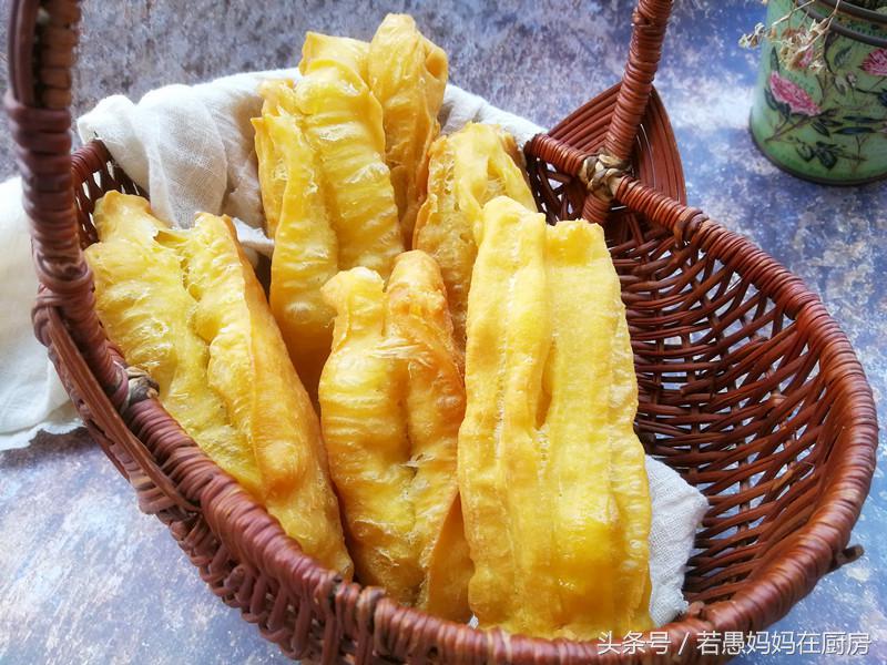 炸油条怎么做酥脆松软现做现吃,自己在家炸油条脆皮油条的做法