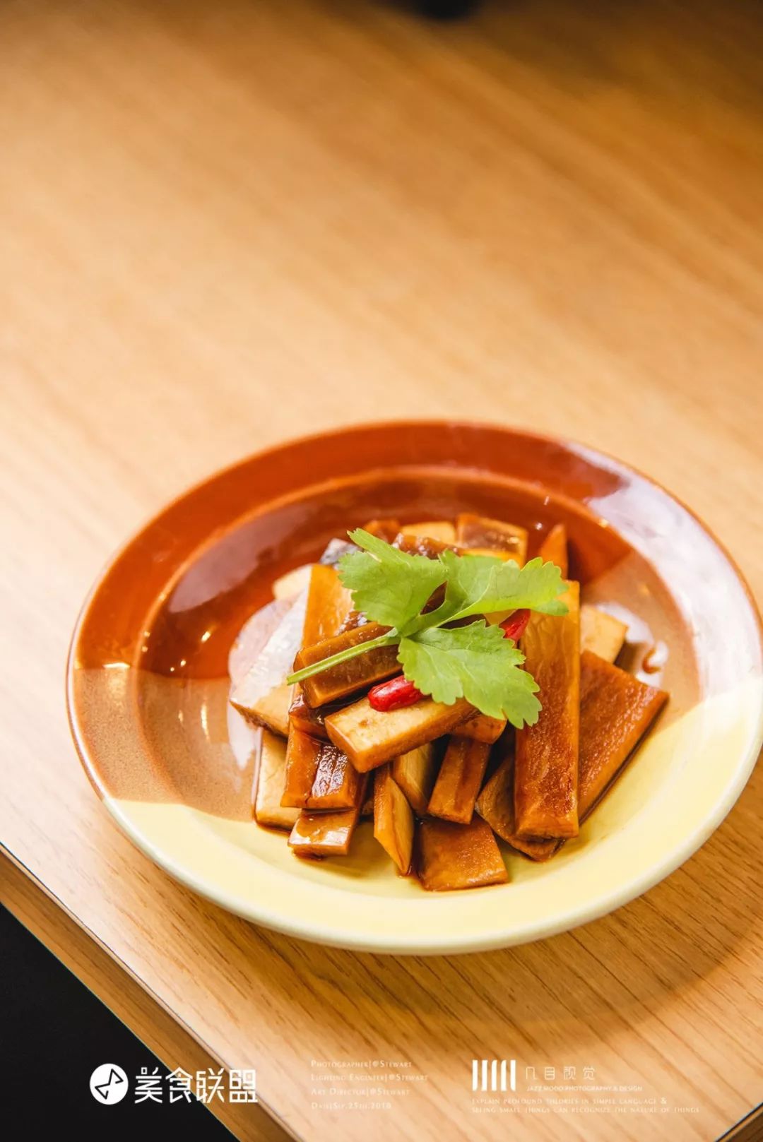 昆明南屏街90㎡小店，用60cm的一大锅装着比头大的“臭味”美食