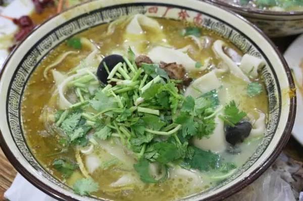 郑州哪家烩面吃着最带劲，医学院“杀人”烩面背后隐藏什么故事？