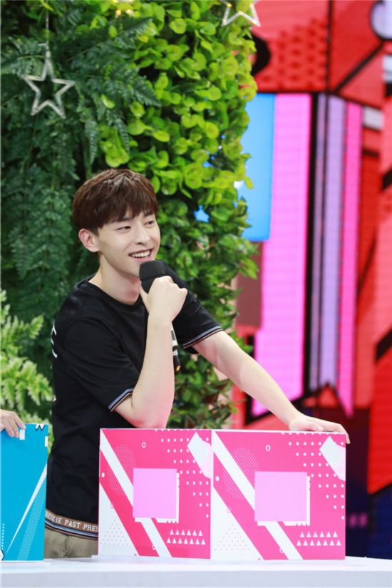 恭喜邓伦成为《快乐大本营》跳高记录的保持者，就问问还有谁？