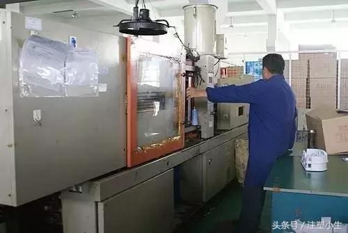 注塑车间维修视频教程,注塑师傅是做什么的