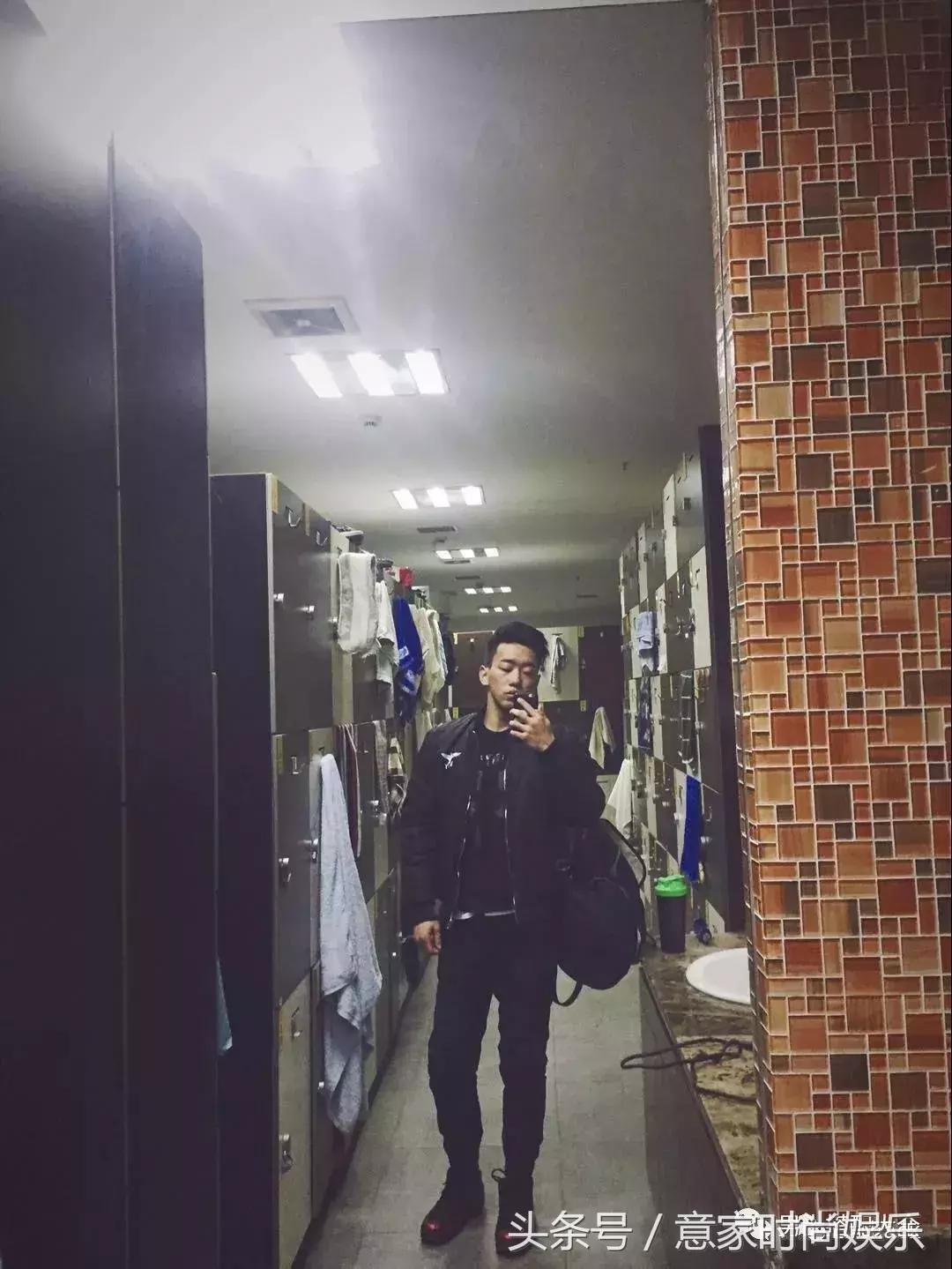 采访别人一身衣服多少钱,采访男生一身穿搭几十万