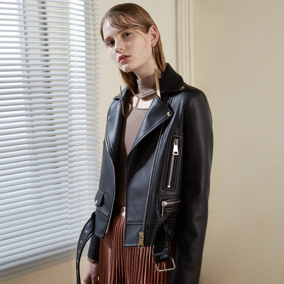 初秋新款修身皮衣穿出去非常酷哦,时髦短款皮衣