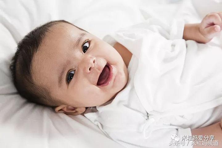 宝宝爱摸小鸡鸡，家长千万留个心眼！