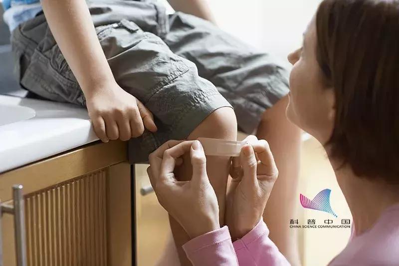 伤口结痂但是周围红肿一直不愈,伤口结痂后摸起来没知觉