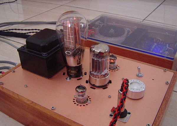 电子管耳放，低廉的投入却有万元的音色魅力，适合真正的发烧友