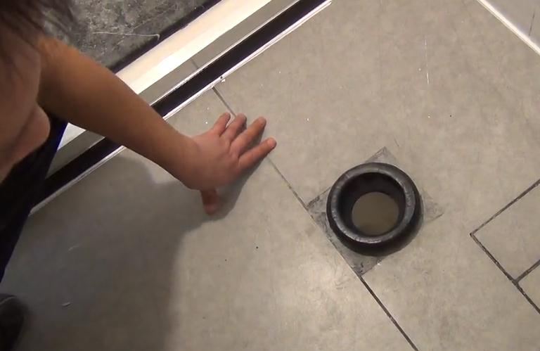 马桶安装好被工人用了,马桶刚装上师傅就小便怎么办