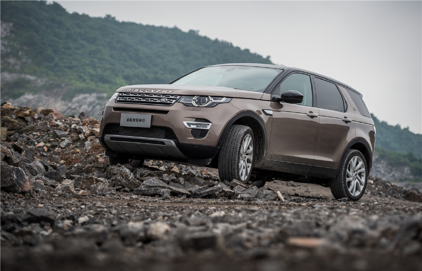 车友展示老板路虎，无意间看到购车发票，购置税能买一辆中级车？