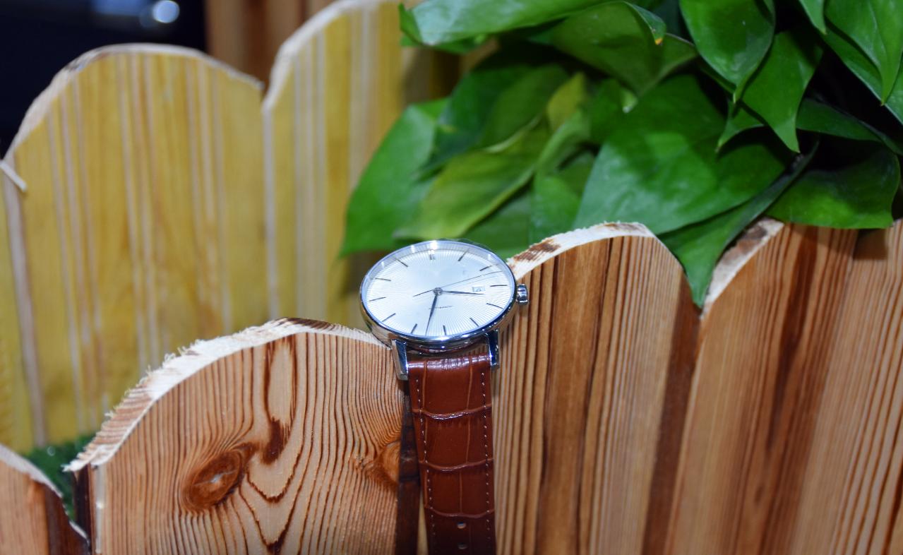 买了机械表又想买光动能,买了一块机械表不走了