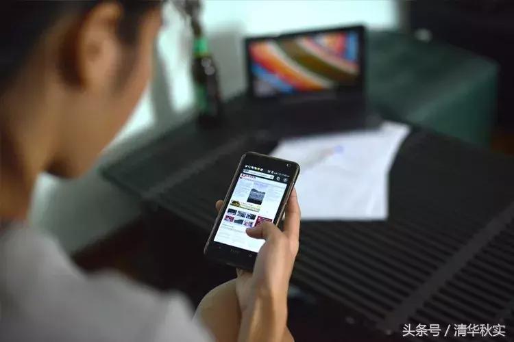 吓尿！每天玩手机4小时，8年后开刀换骨！颈椎病，正疯狂袭来！