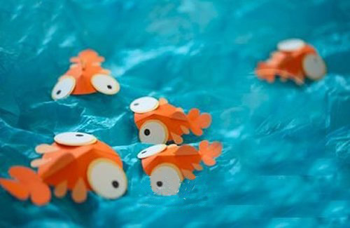 用卡纸叠小金鱼,怎么用纸做一个小金鱼