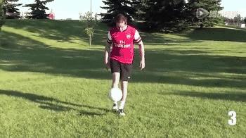 十个颠球过人技巧教学,颠球技巧100个