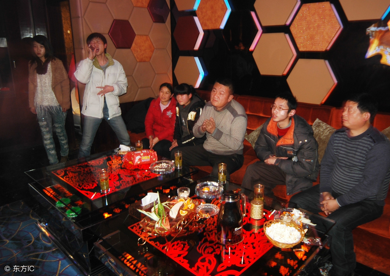 在ktv唱歌怎么能唱好听,在ktv唱歌时有哪些技巧新手学唱歌