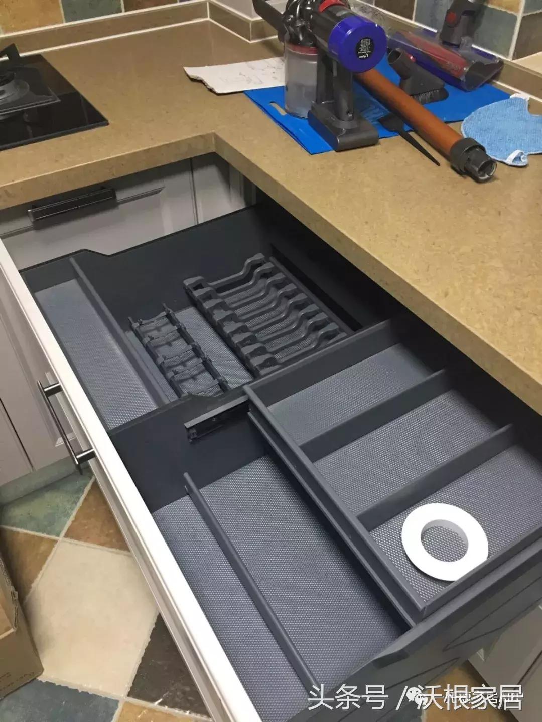 鸡肋厨房神改造，效果堪比整（huan）容（tou）