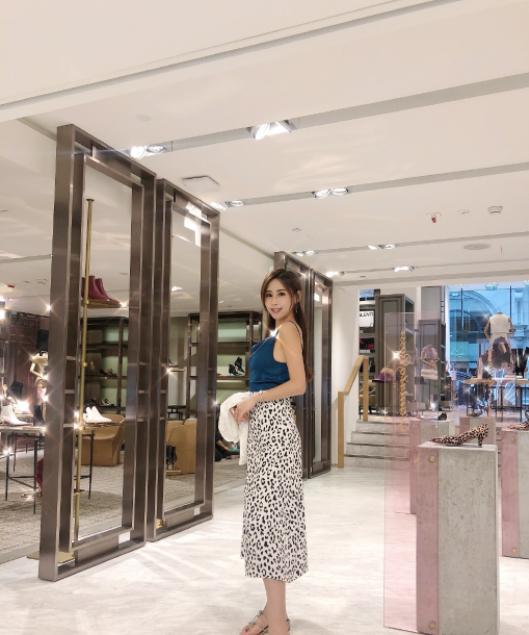 玩游戏的都是男生？小姐姐用行动证明，什么叫颜值身材都在线！