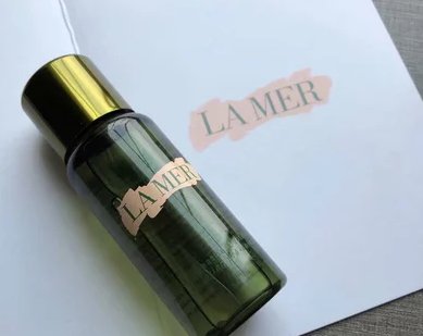 哪些成分的化妆水不能用,适合干皮巨补水保湿的精华液