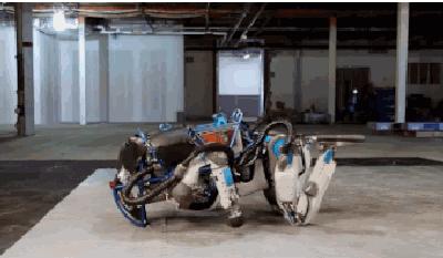 机器人跑酷太空步,机器人跑酷单脚跳上阶梯