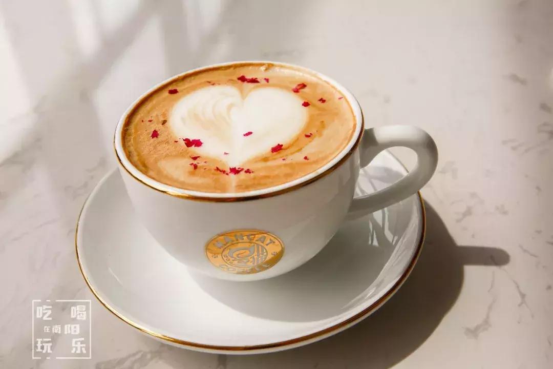 南阳shou家全透明撸猫咖啡馆！有手臂长的牛排！面包届的法拉利！