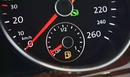 油表报警黄灯亮了还能跑多远,油表灯亮了还能跑多远实测