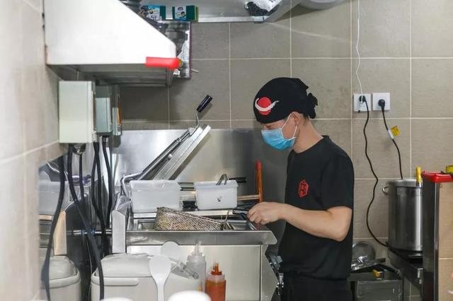 在日本排队吃拉面,天津排名前三的拉面