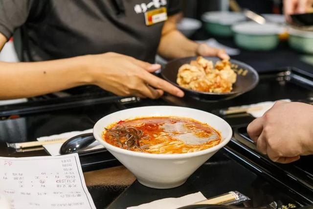 在日本排队吃拉面,天津排名前三的拉面