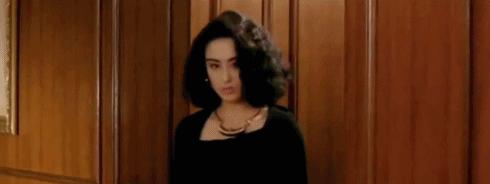 香港90年代她背景大到没人敢惹，遭赵薇横刀*爱夺**，今50岁被疑整容