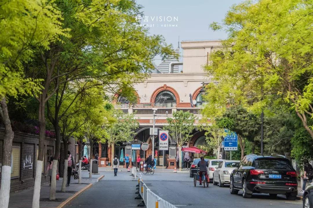 八十载体育圣地，新世纪民园广场