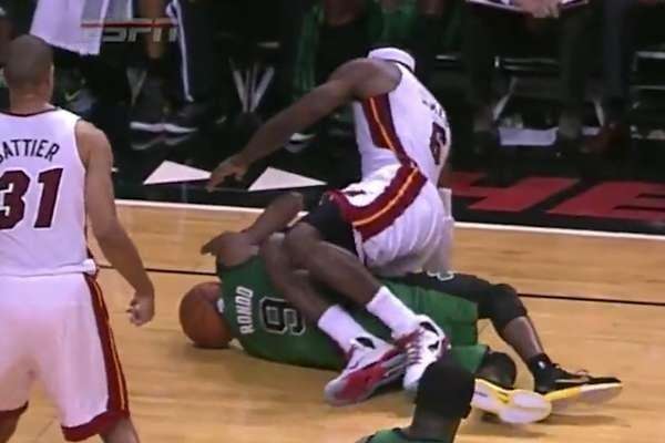 科比和詹姆斯的关键时刻,科比和詹姆斯在球员中受到的尊重