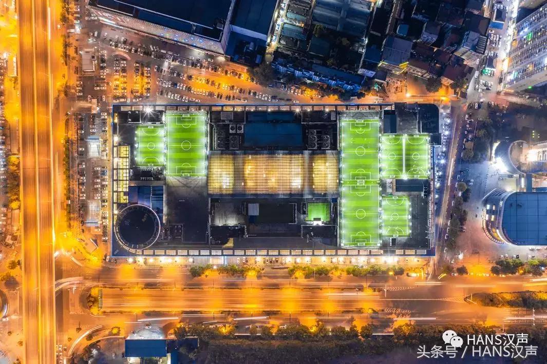 走，一起去武汉奇妙顶楼天台踢球蹦迪撸串