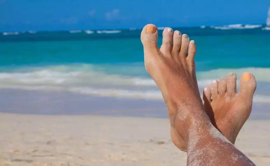 脚前脚掌裂口是什么病,脚后跟脚底开裂是什么原因引起的