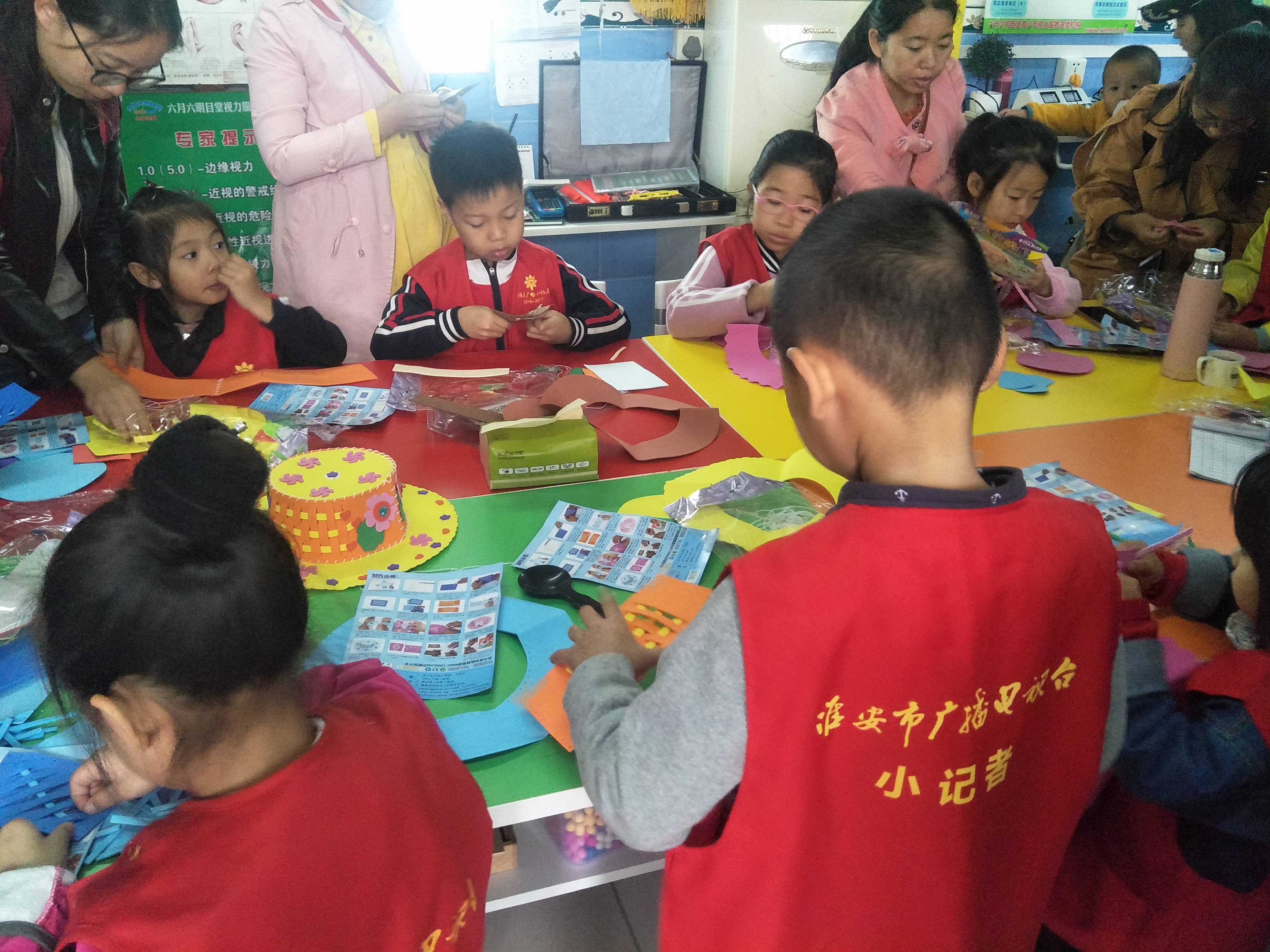 小记者走进六月六明目堂，手眼协调多动手，亲子携手保护小视力