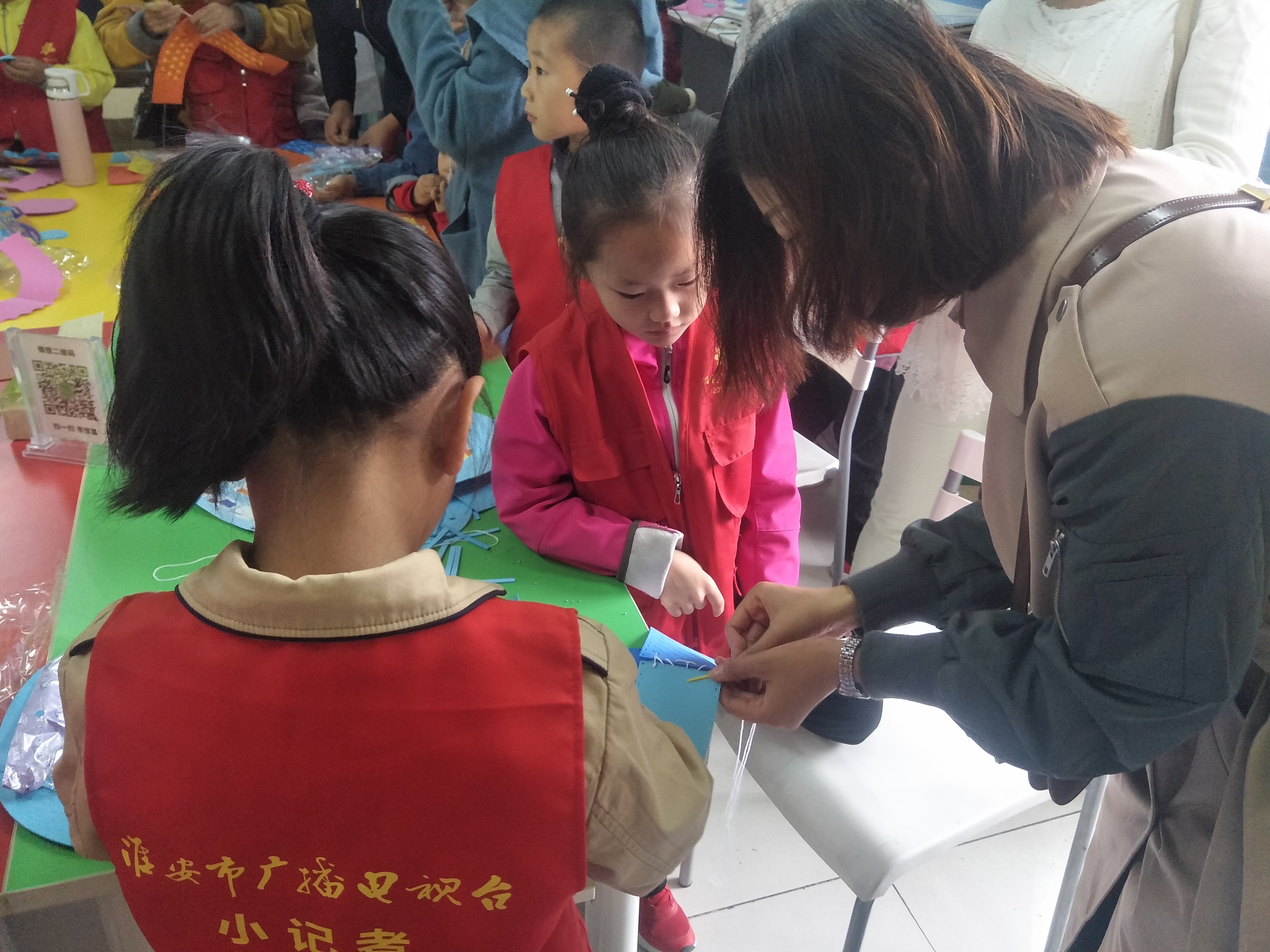 小记者走进六月六明目堂，手眼协调多动手，亲子携手保护小视力