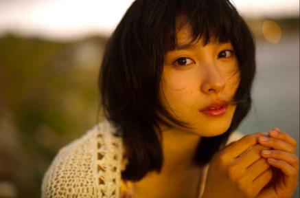 杨幂素颜白到发亮,杨幂素颜打动刘恺威