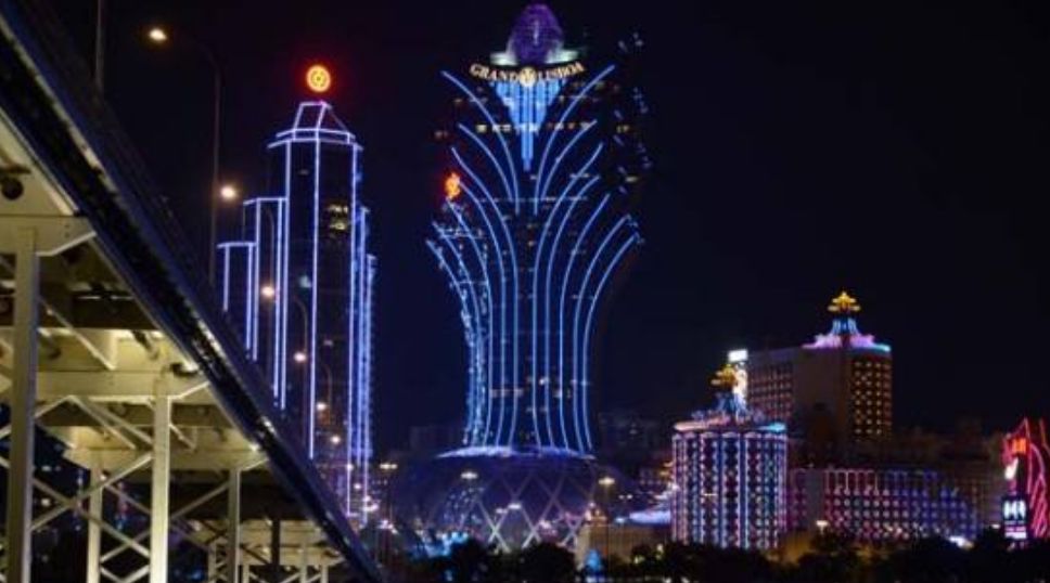 中国赌王在菲律宾致富：哄骗中国壮丁，*诱色**中国男人