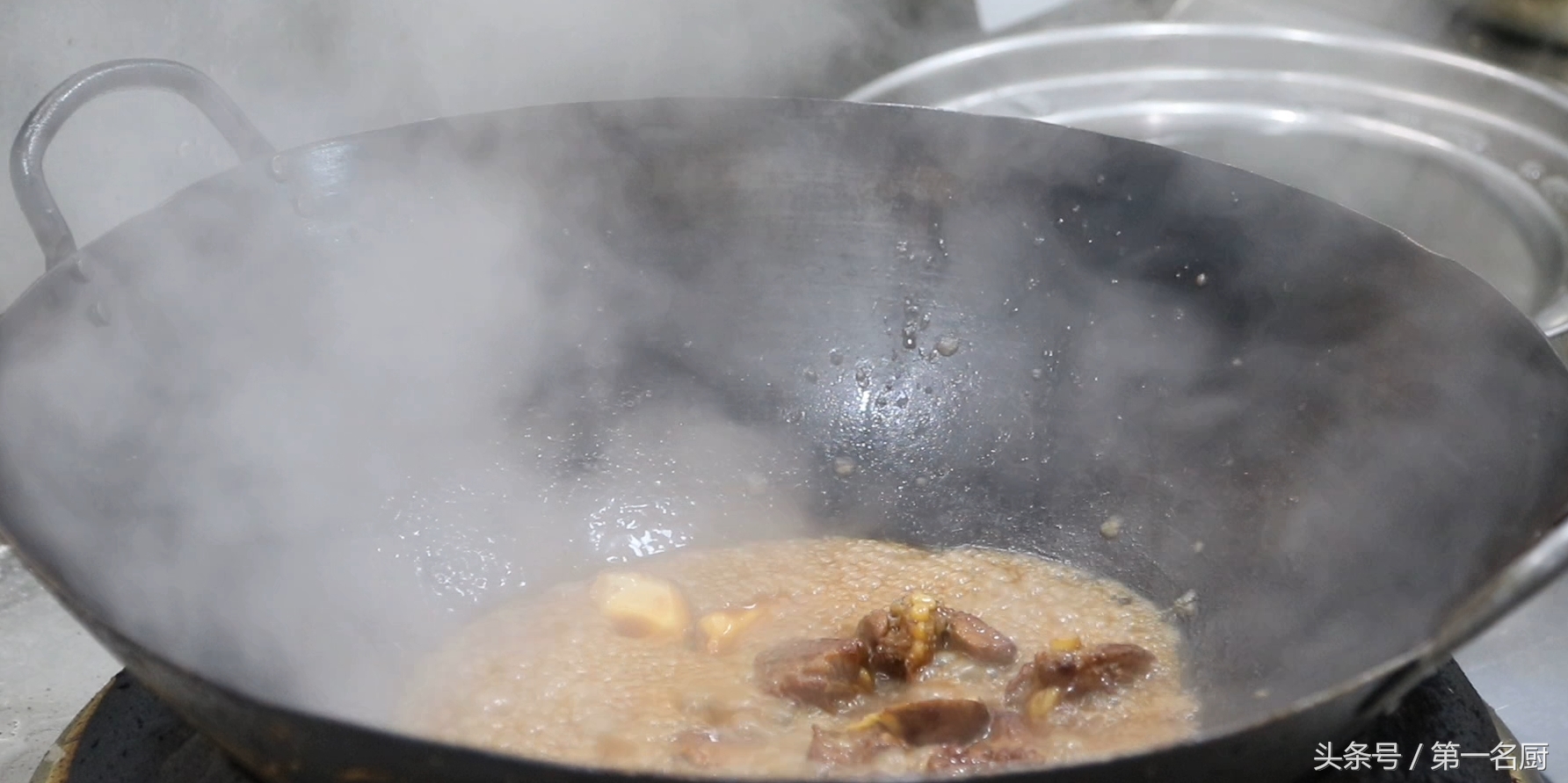 吕小厨咸香软糯红烧排骨,红烧排骨怎么做好吃又软烂