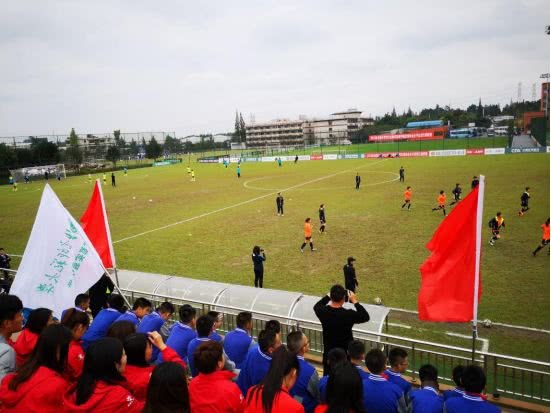 成都梦之队小学免费课程,小学足球梦之队