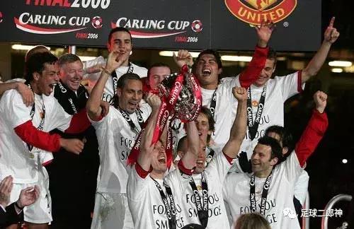 为曼联踢断腿的男人,为曼联付出一切的球员