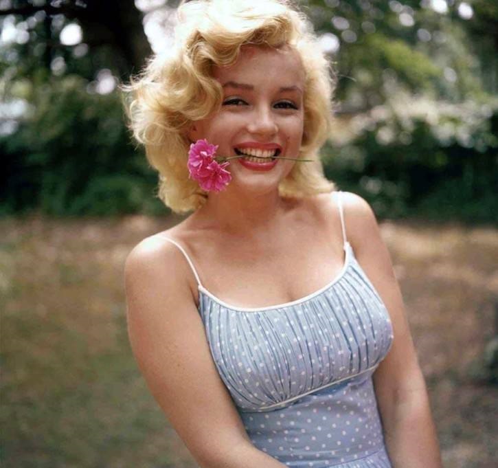 奥黛丽赫本和玛丽莲梦露谁更出名,奥黛丽赫本跟玛丽莲梦露谁更美