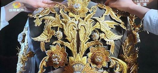 热巴与金鹰华服谁成就了谁？吉利缤瑞：高颜值是唯一王道！