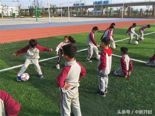 五彩校本醇香课程——一师附小持续开发、实施“醇香园”课程