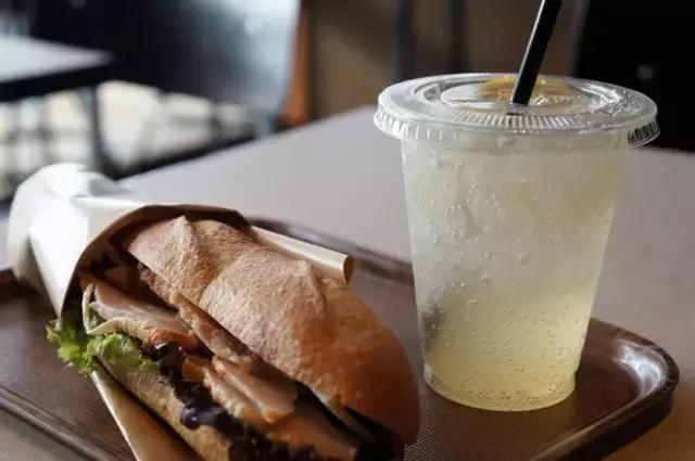 再提起广岛，脑海中不再是那首老歌或是那部黑白的法国电影