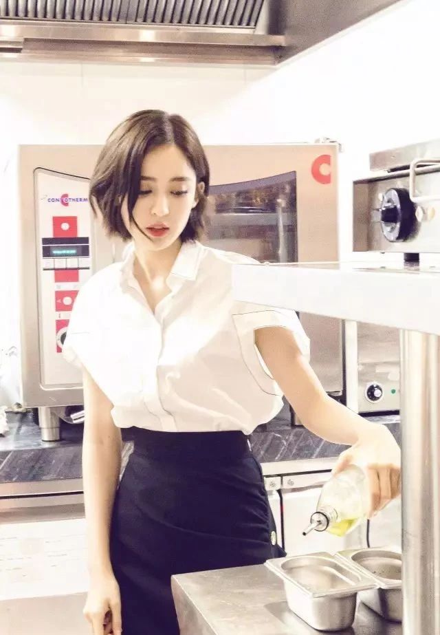 适合圆脸发型女2021流行发型秋冬,2022最洋气短发型秋冬