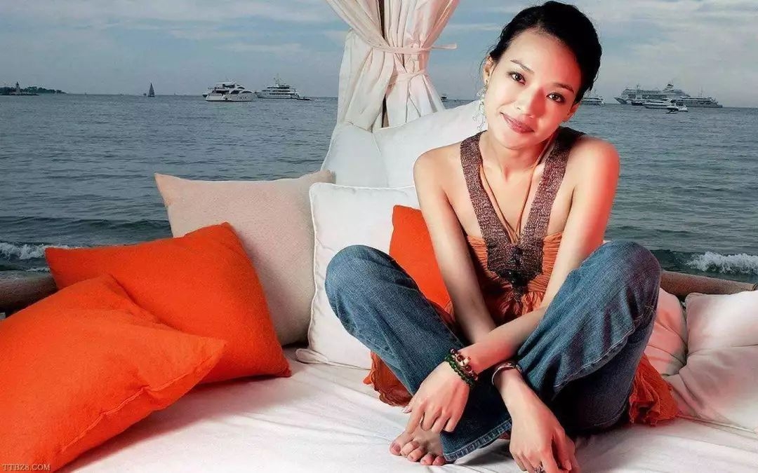 50岁女人脸大圆适合什么发型,脸大脖子短中年女士适合什么发型