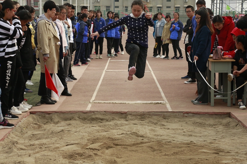 团结拼搏自信自立展现自我,团结拼搏精神视频