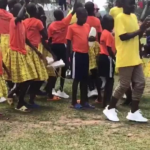 侃爷yeezy重新发售,坎爷yeezy穿鞋带