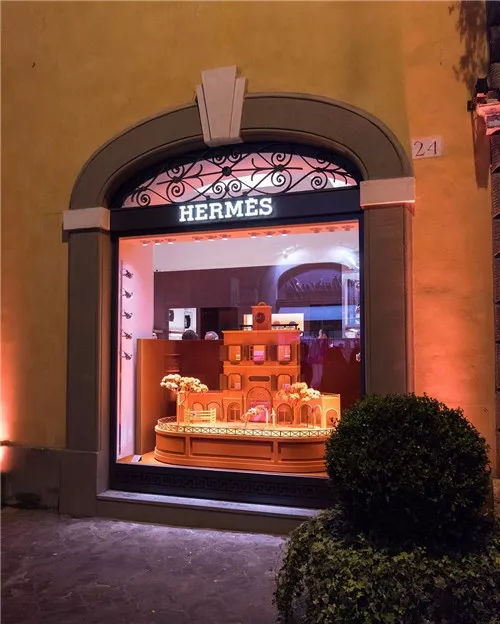 爱马仕丝巾为什么那么贵？原来2年才能制作1条！