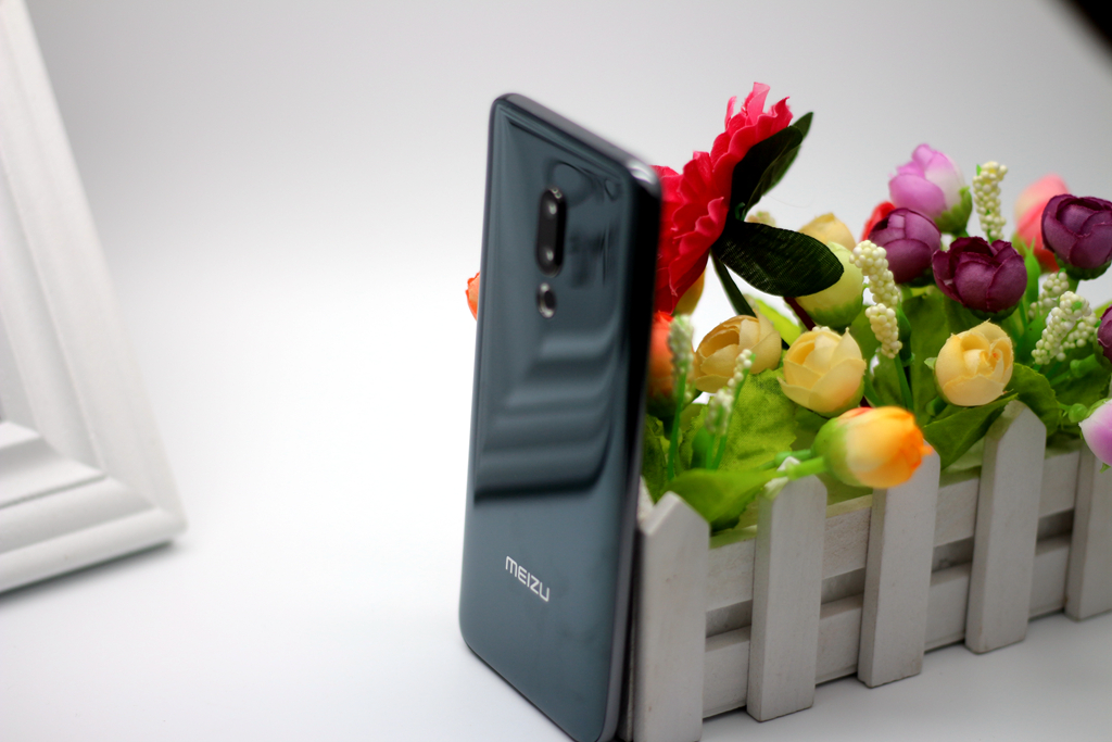 魅族16th刚出的时候有多惊艳,魅族16th现在还值得入手吗