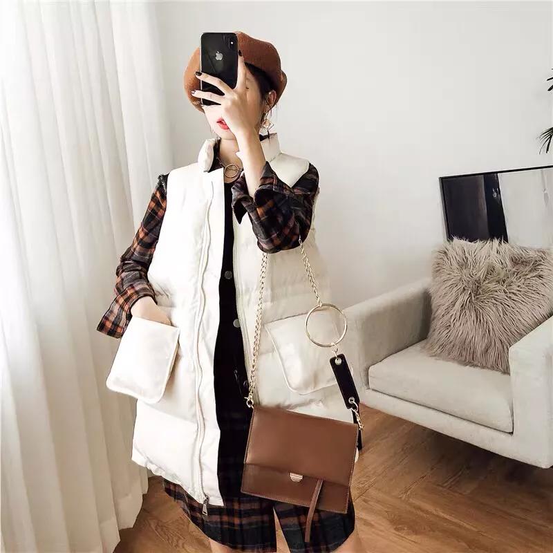 棉马甲搭配丝绒裤,黑色马甲搭配牛仔裤秋冬季