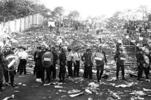 足球史上最严重踩踏事件,足球赛死亡惨案